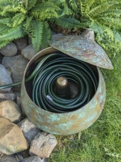 Acorn Hose Pot -Garden Tools Shop 3 4 crop 8613361 01V